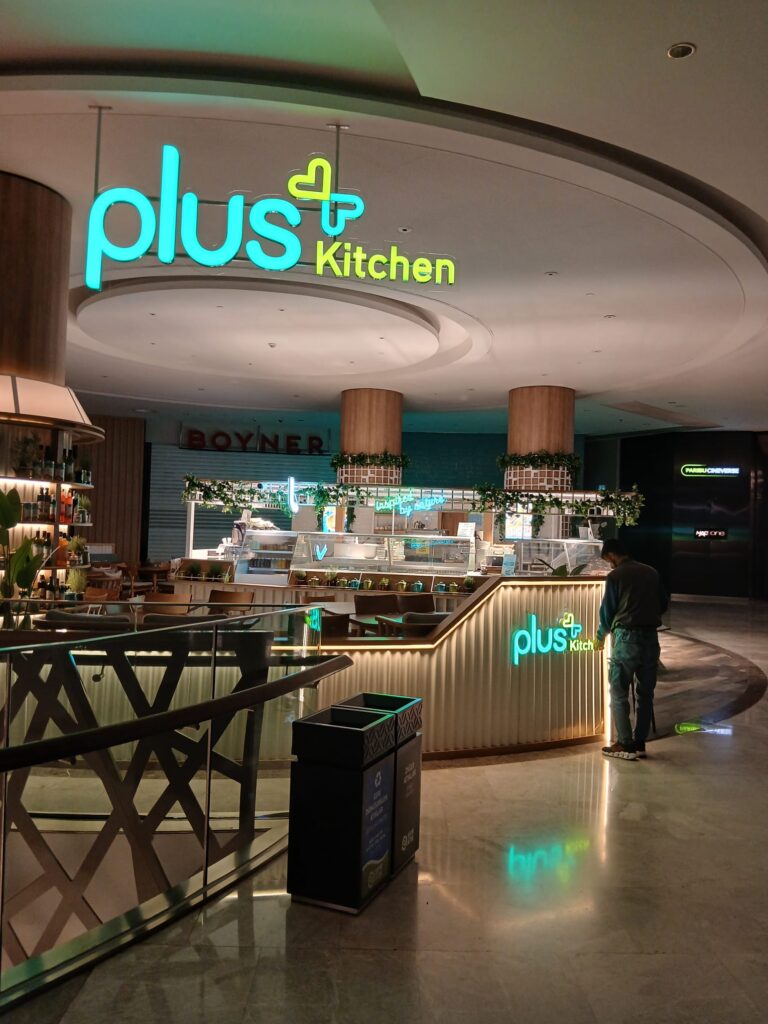 Plus Kitchen AVM Şubesi İç Mekan Tabela ve Aydınlatma Uygulaması